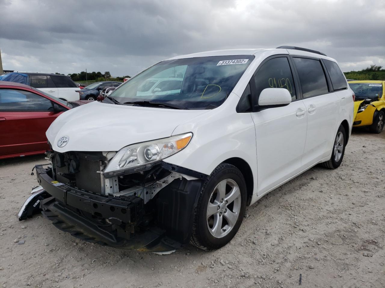 Photo 2 from auction – 2017 TOYOTA SIENNA LE with VIN 5TDKZ3DC0HS865614