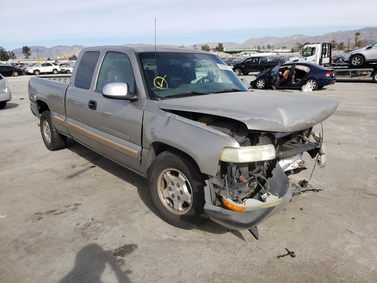 CHEVROLET SILVERADO 2001 with VIN 2GCEC19T711227255 - Photo from auction