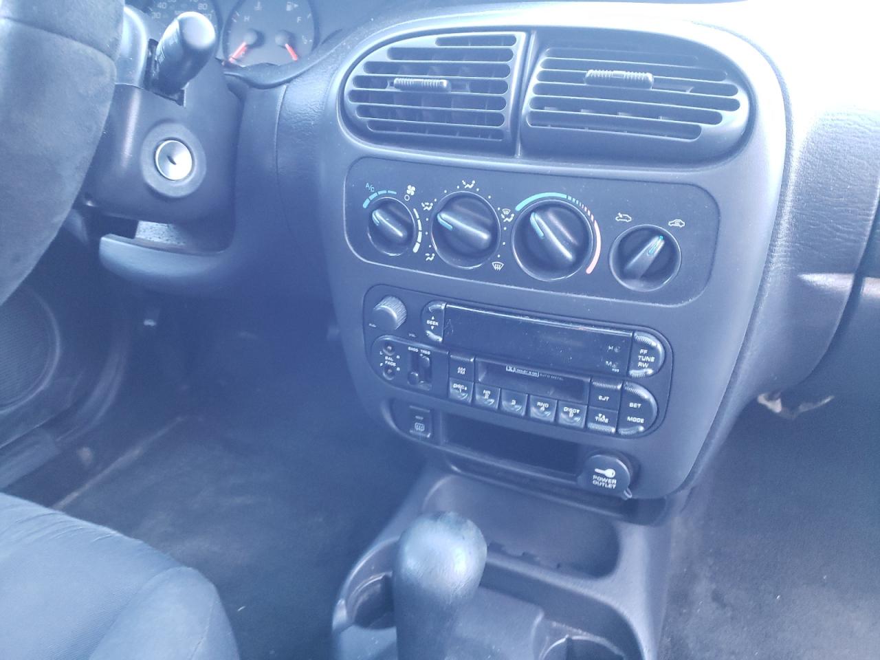 Photo 9 from auction – 2004 DODGE NEON BASE with VIN 1B3ES26C14D623768
