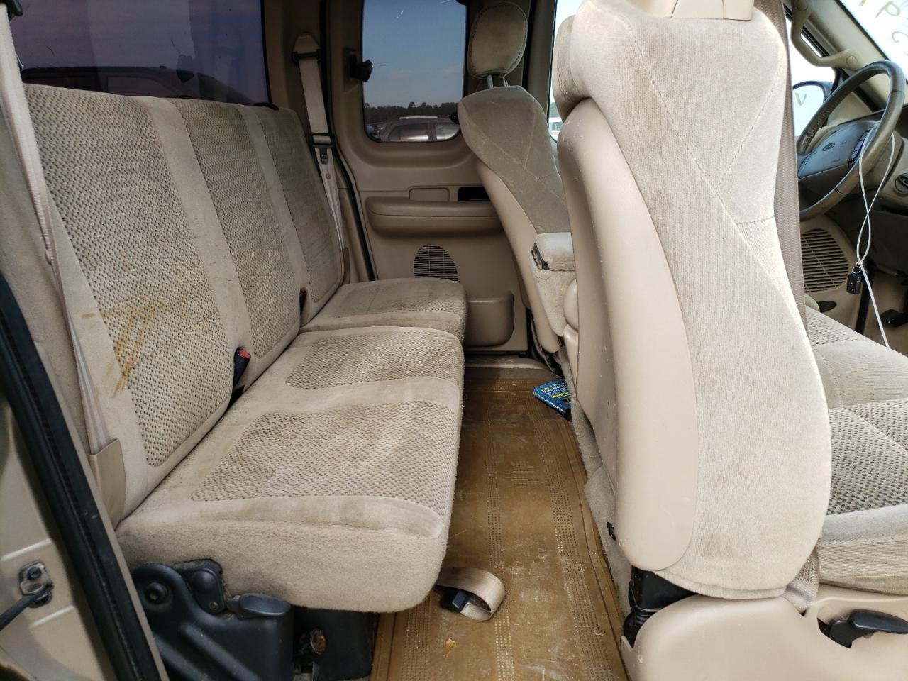 Photo 6 from auction – 2002 FORD F150 with VIN 1FTRX07W12KB81940