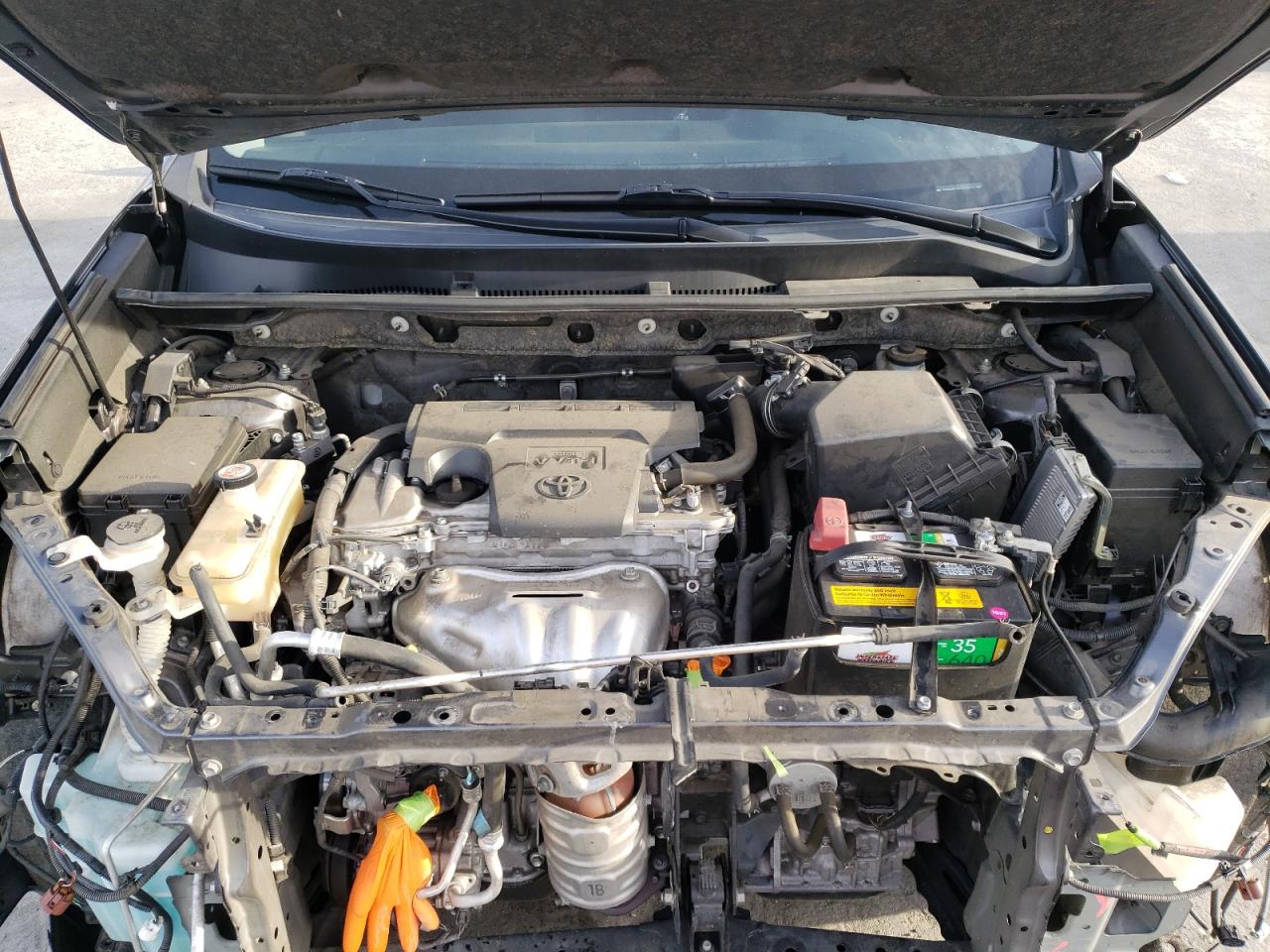 Photo 7 from auction – 2018 TOYOTA RAV4 LE with VIN JTMZFREV2JJ162433