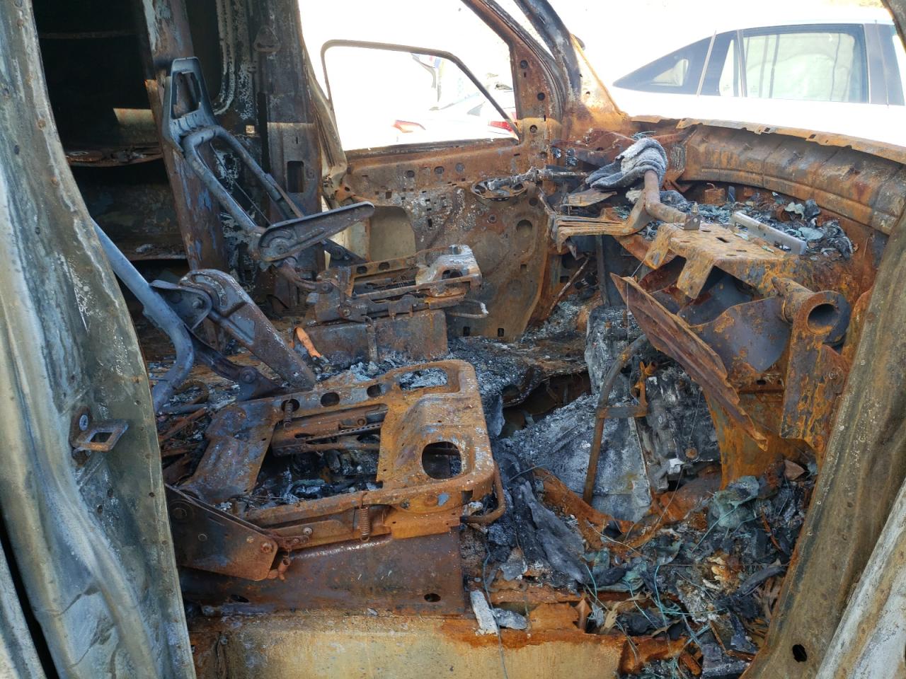 Photo 5 from auction – 2000 FORD ECONOLINE with VIN 1FTNS24L9YHA33690
