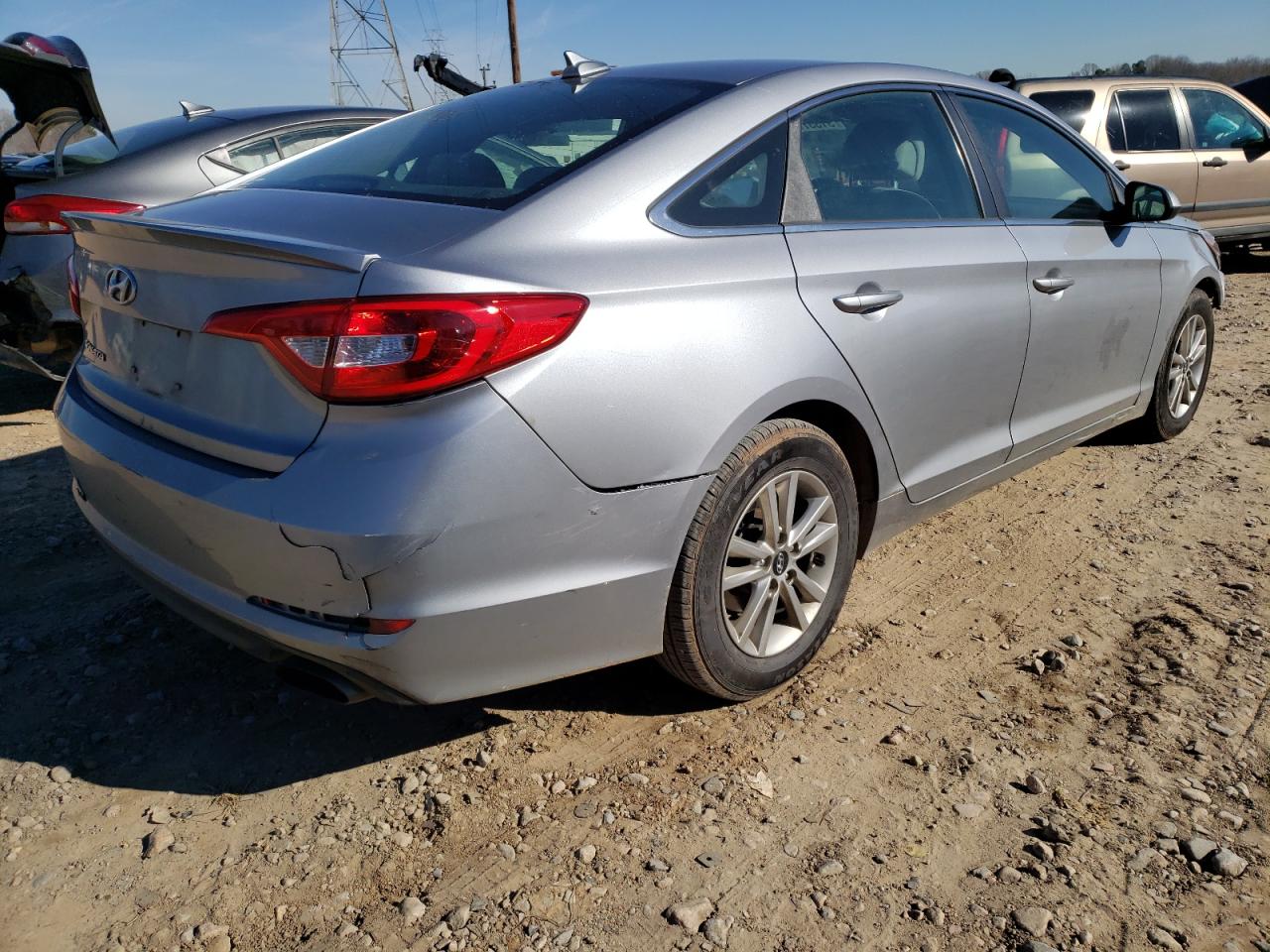 Photo 4 from auction – 2017 HYUNDAI SONATA SE with VIN 5NPE24AF2HH578268