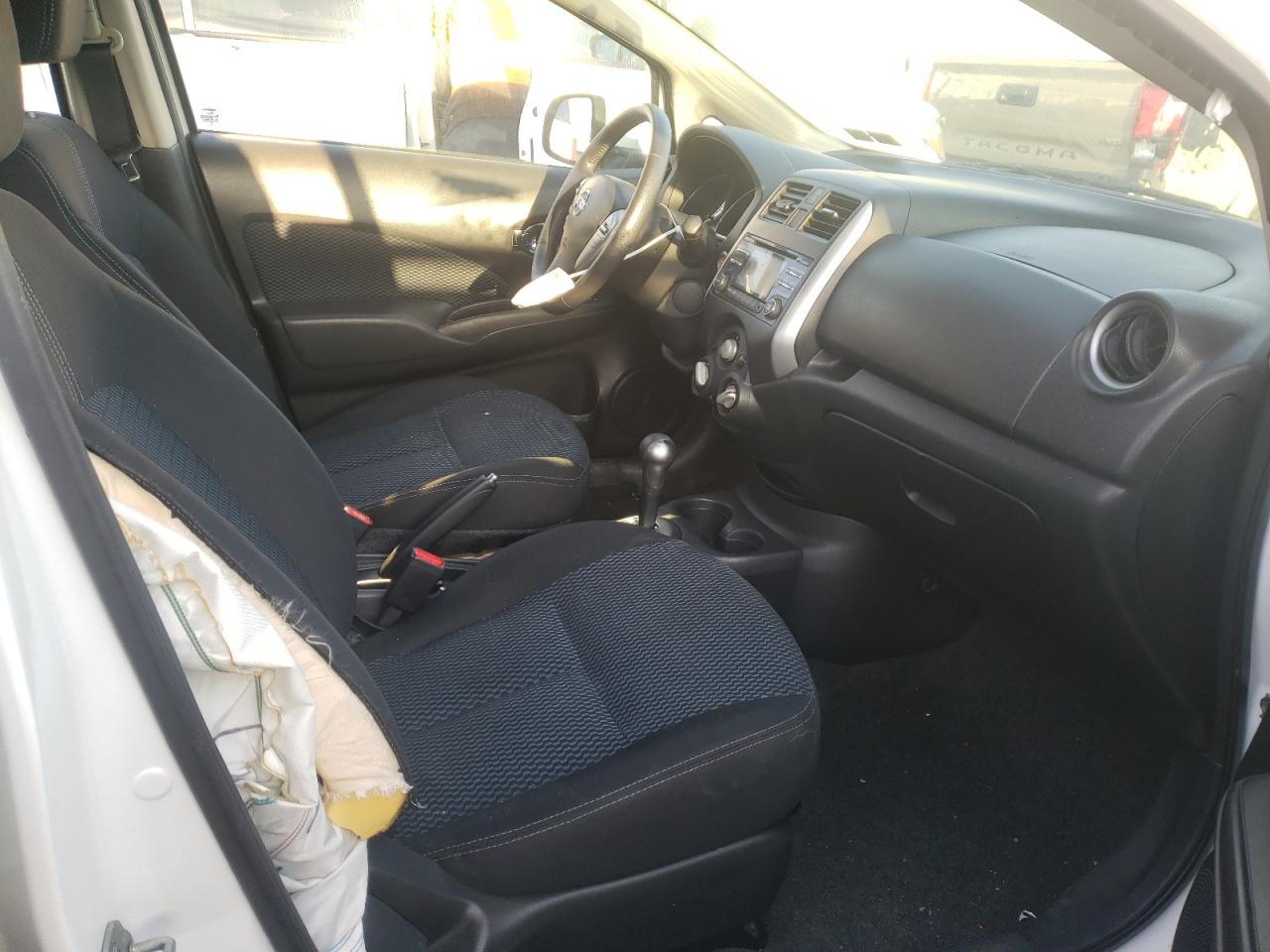 Photo 5 from auction – 2014 NISSAN VERSA NOTE with VIN 3N1CE2CP2EL408158