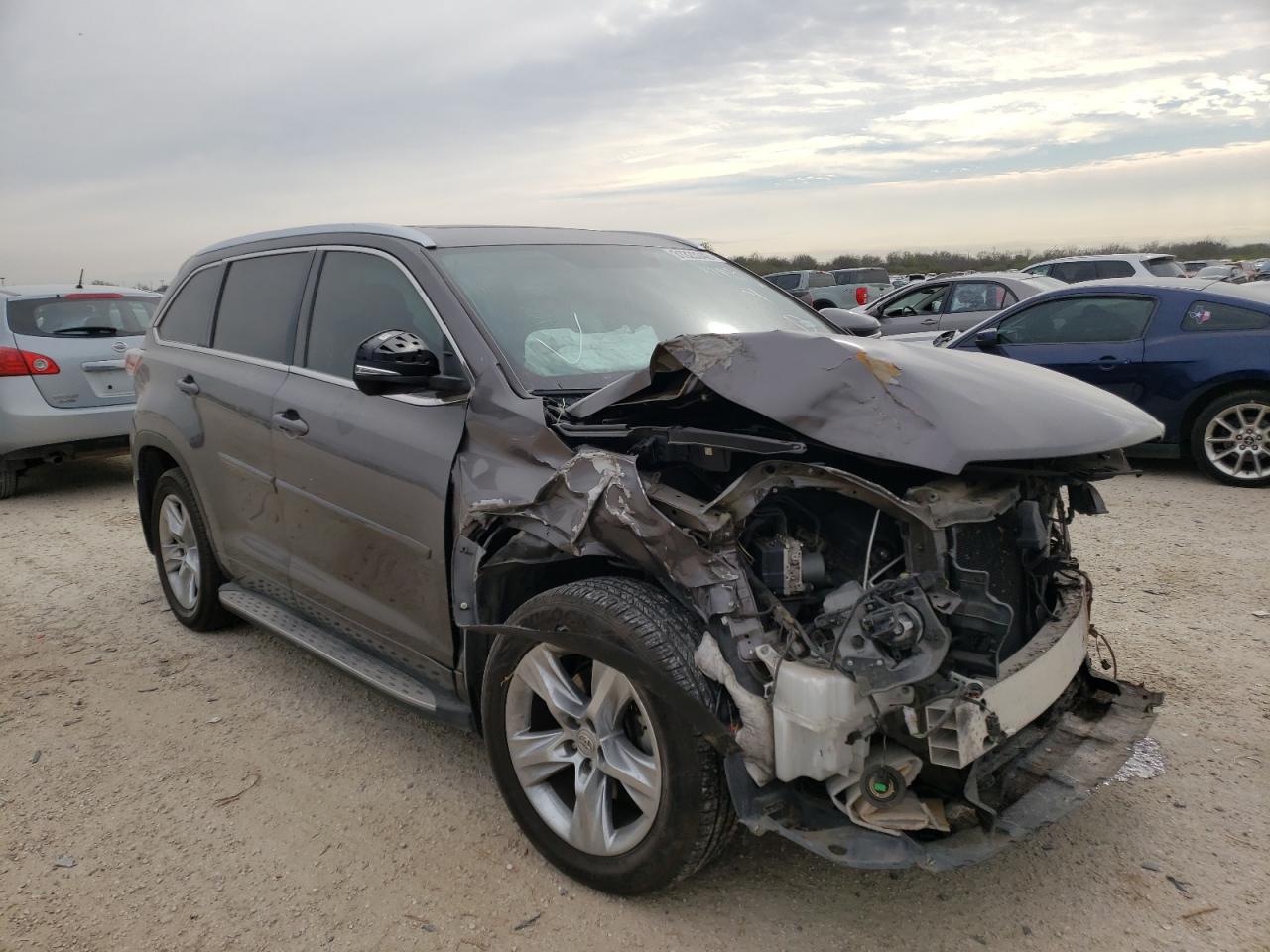 TOYOTA HIGHLANDER 2015 with VIN 5TDYKRFH2FS119012 - Photo from auction