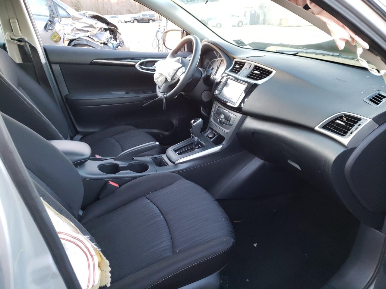 Photo 5 from auction – 2019 NISSAN SENTRA S with VIN 3N1AB7AP0KL606149