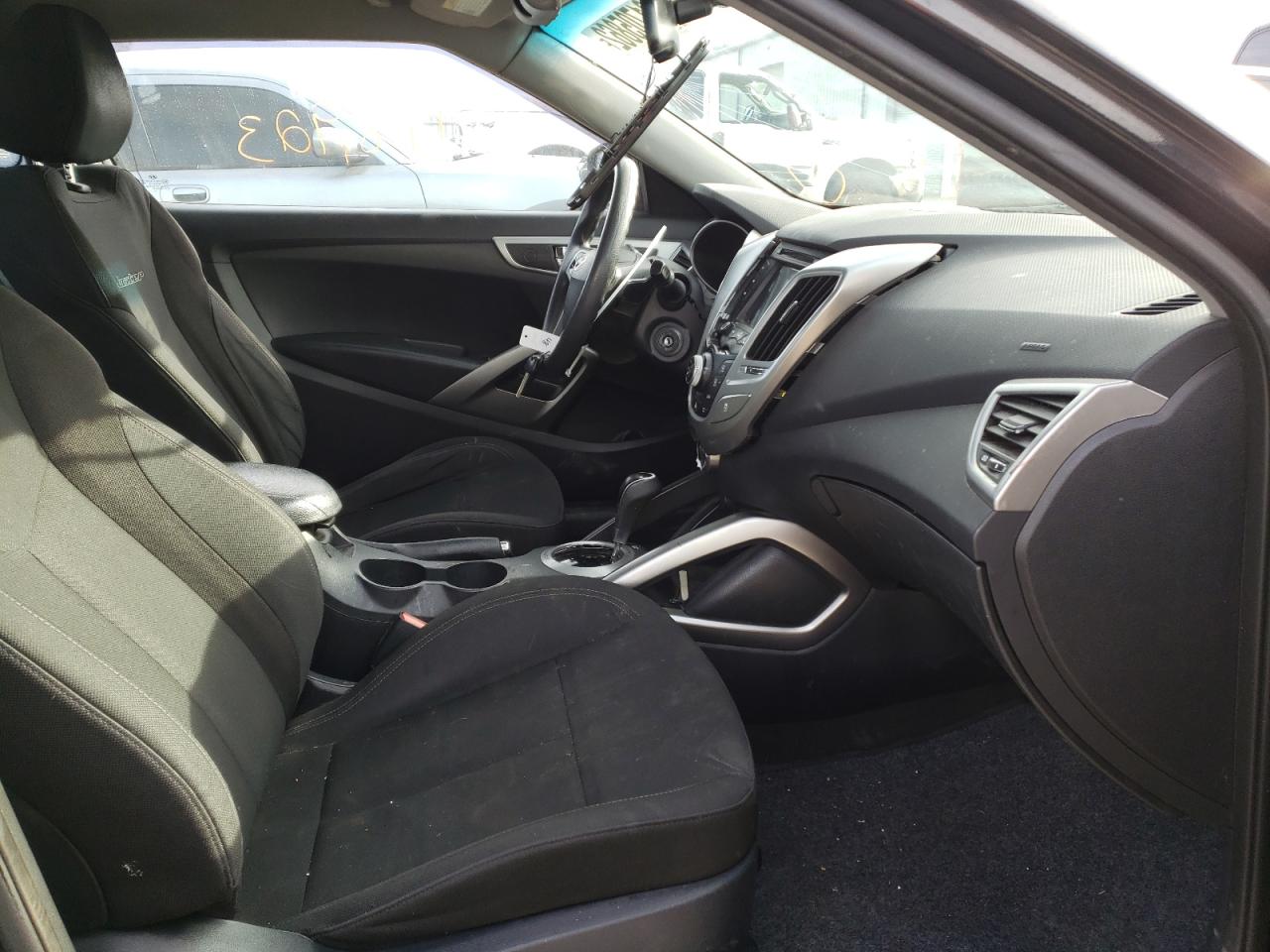 Photo 5 from auction – 2013 HYUNDAI VELOSTER with VIN KMHTC6AD6DU178448