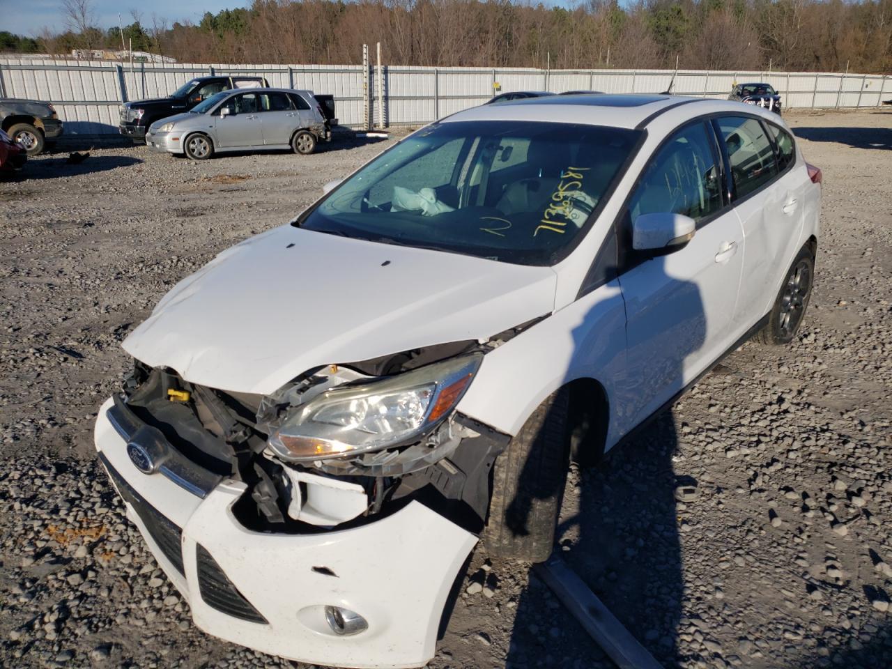 Photo 2 from auction – 2014 FORD FOCUS SE with VIN 1FADP3K2XEL324937