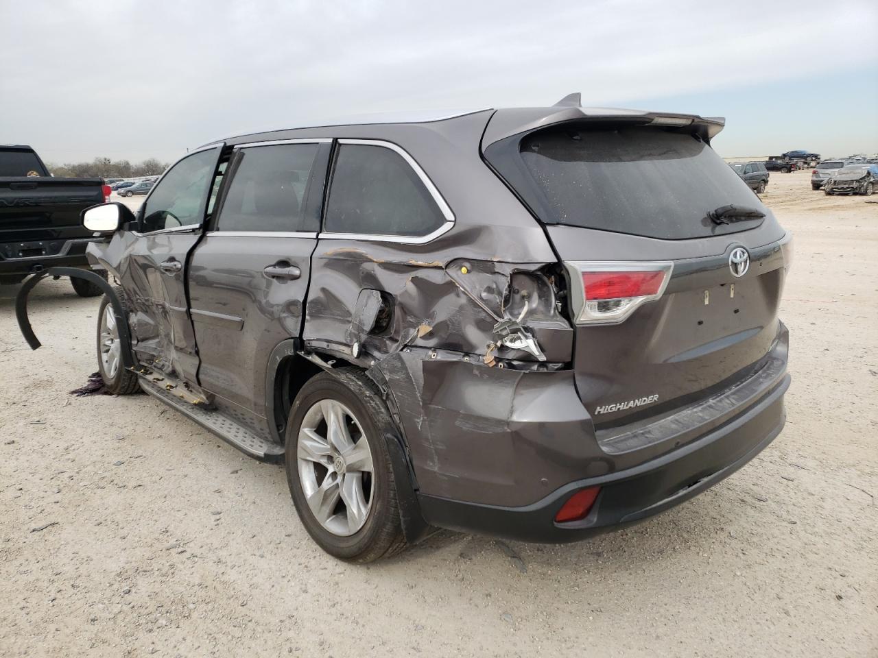 Photo 3 from auction – 2015 TOYOTA HIGHLANDER with VIN 5TDYKRFH2FS119012