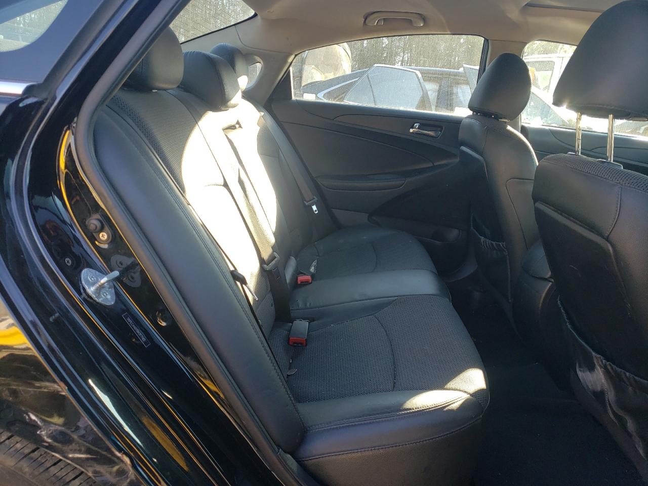 Photo 6 from auction – 2011 HYUNDAI SONATA SE with VIN 5NPEC4AB1BH317182