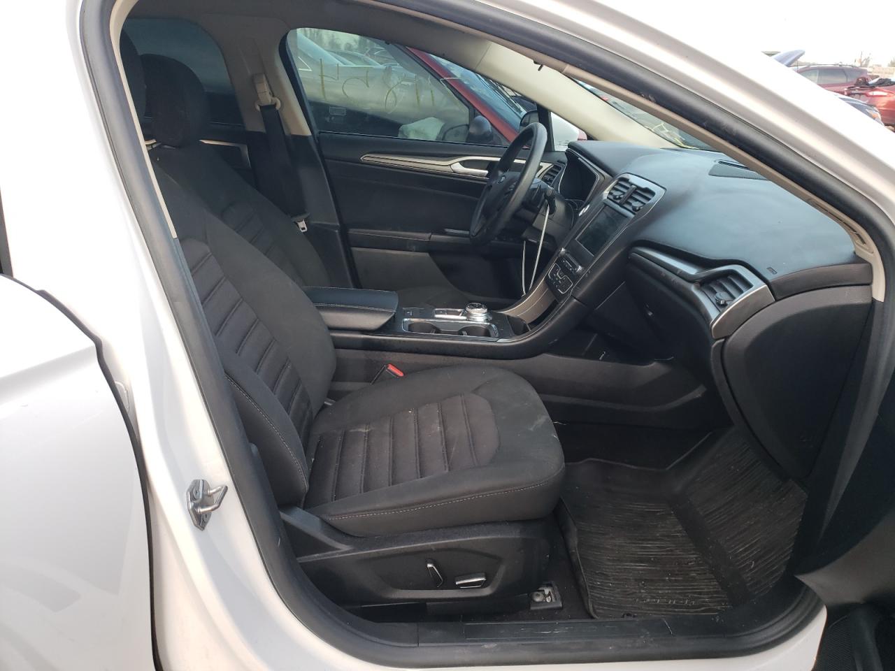 Photo 5 from auction – 2017 FORD FUSION SE with VIN 3FA6P0HD2HR153736