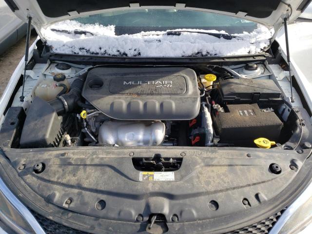 Photo 7 from auction – 2015 CHRYSLER 200 LIMITE with VIN 1C3CCCAB1FN558591