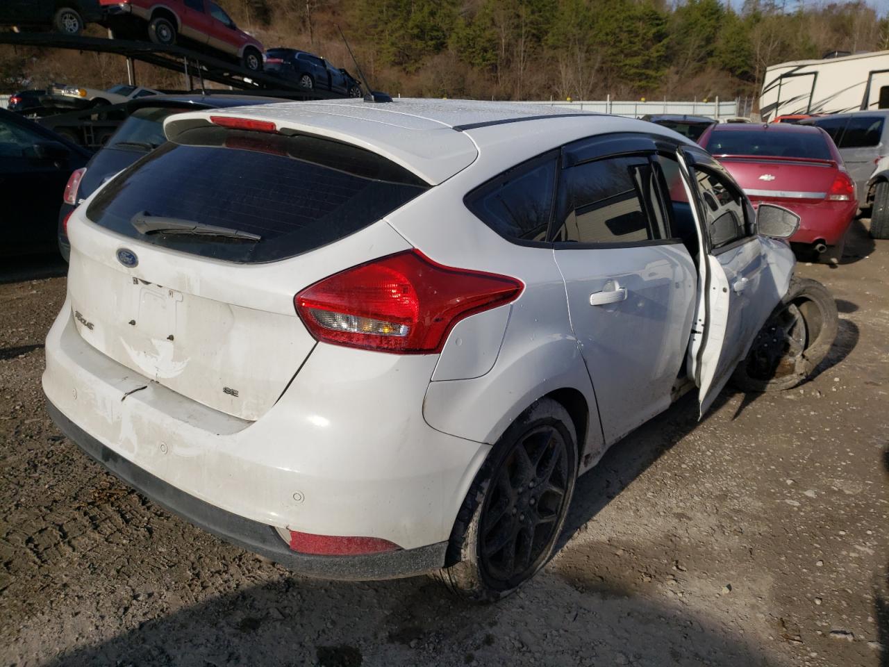 Photo 4 from auction – 2016 FORD FOCUS SE with VIN 1FADP3K25GL358240