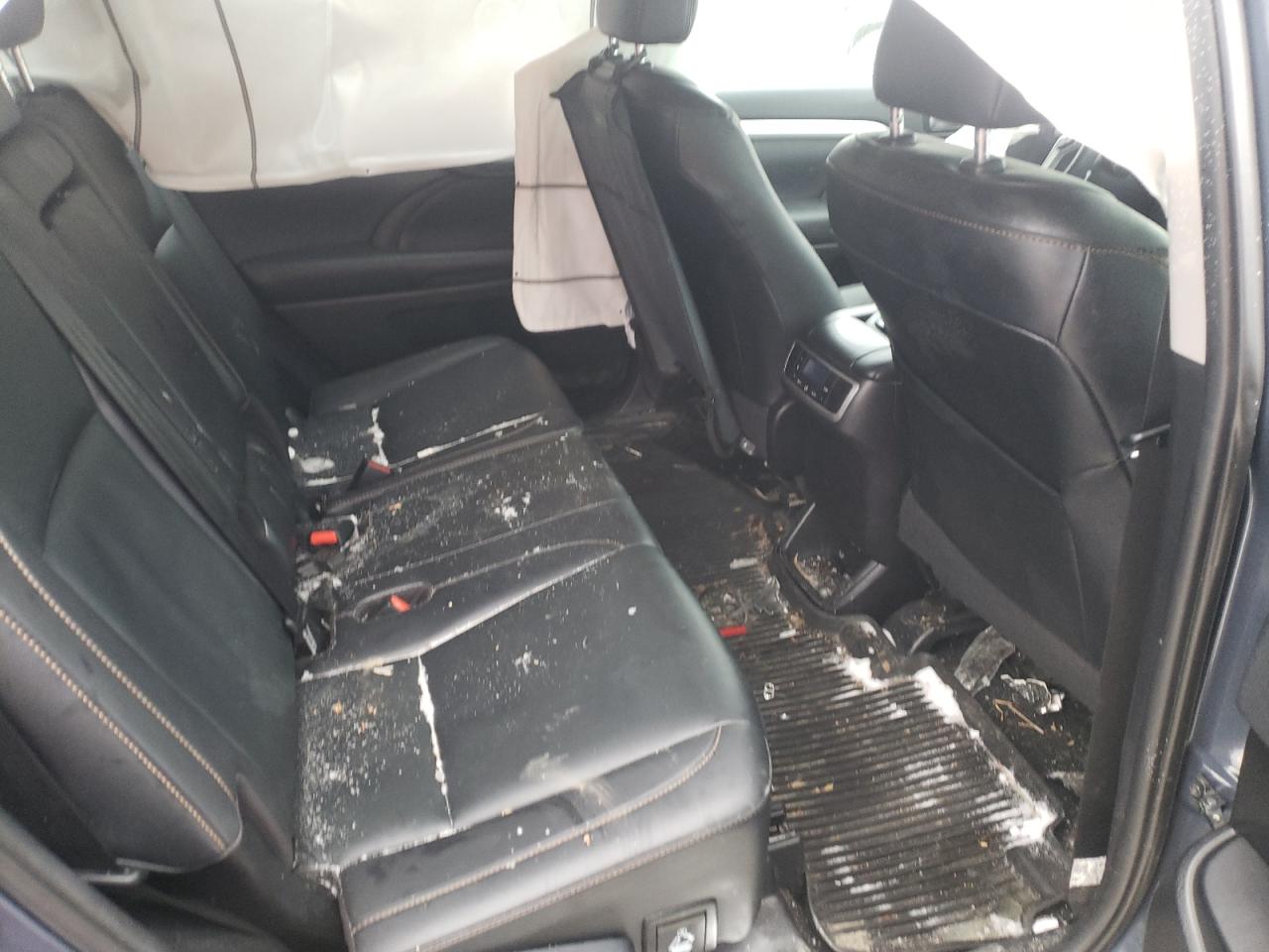 Photo 6 from auction – 2019 TOYOTA HIGHLANDER with VIN 5TDJGRFH5KS072460