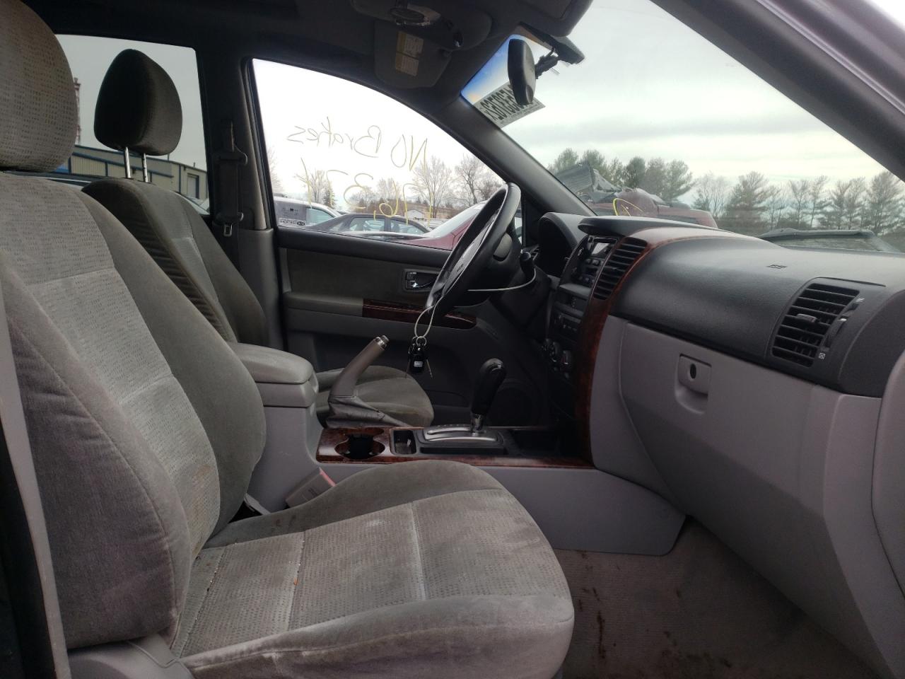 Photo 5 from auction – 2004 KIA SORENTO EX with VIN KNDJC733945325586