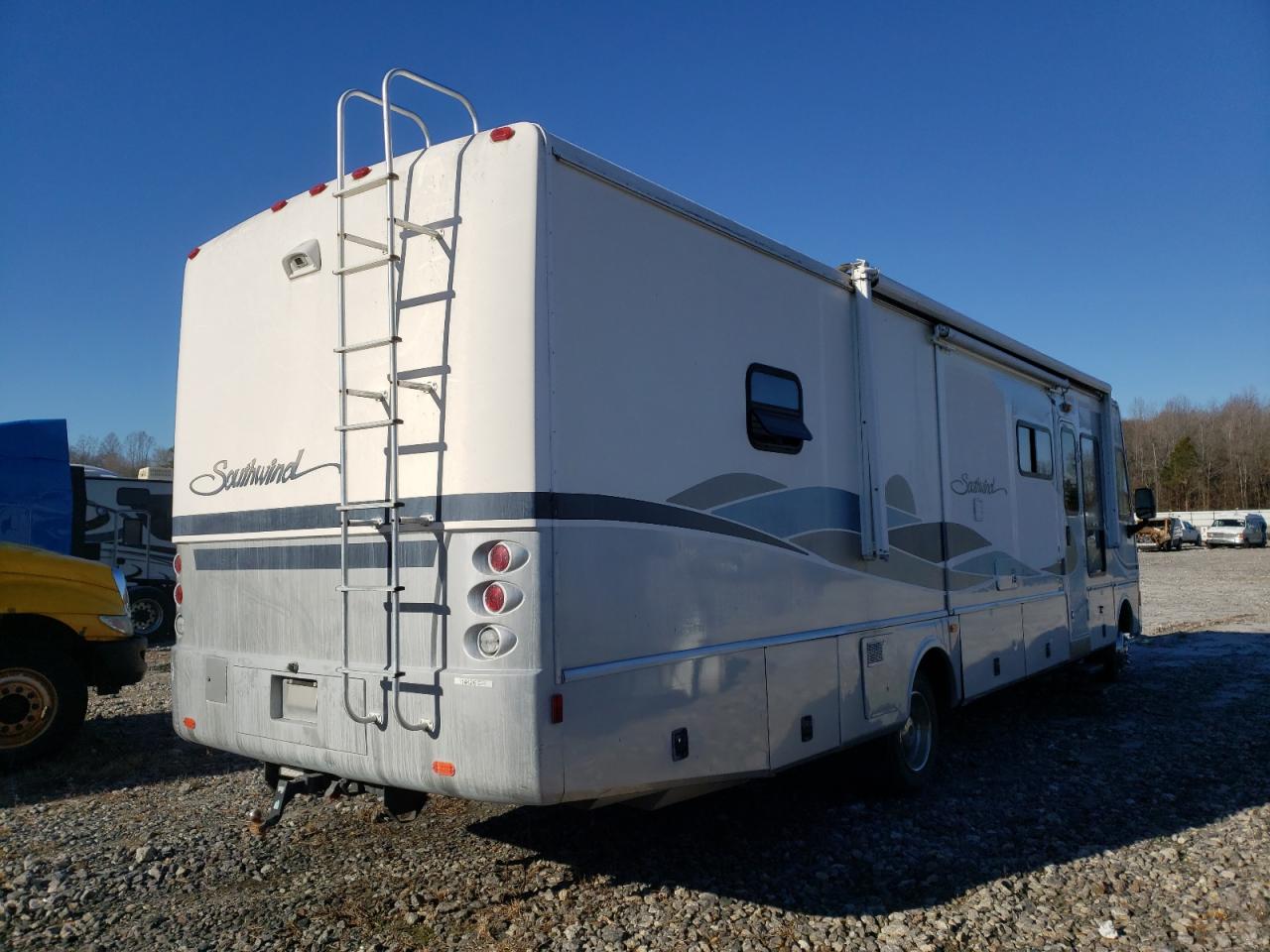 Photo 4 from auction – 2004 WORKHORSE CUSTOM CHASSIS MOTORHOME with VIN 5B4MP67G243377927