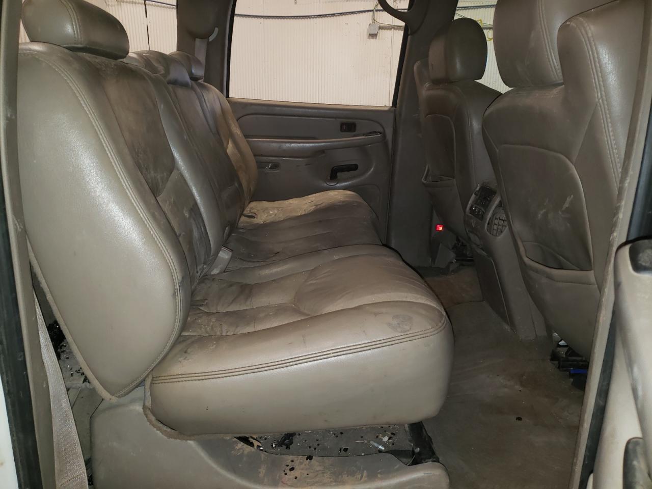 Photo 6 from auction – 2006 CHEVROLET SILVERADO with VIN 1GCHK232X6F106175