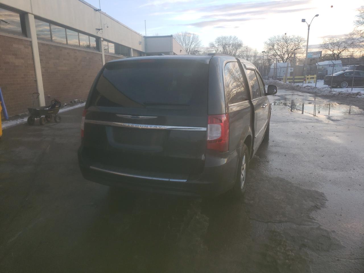 Photo 4 from auction – 2012 CHRYSLER TOWN & COU with VIN 2C4RC1BG4CR188403