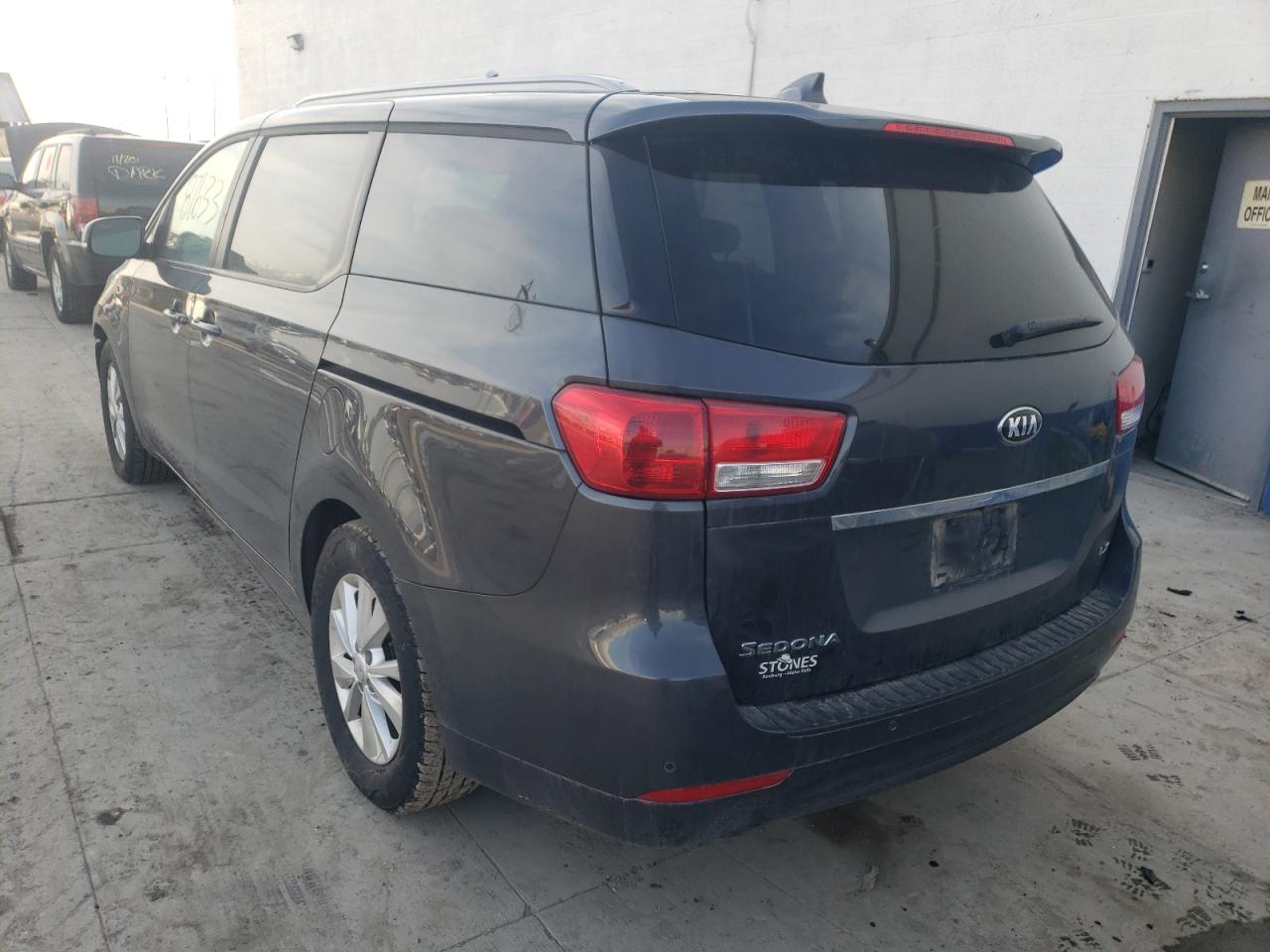 Photo 3 from auction – 2017 KIA SEDONA LX with VIN KNDMB5C13H6315977