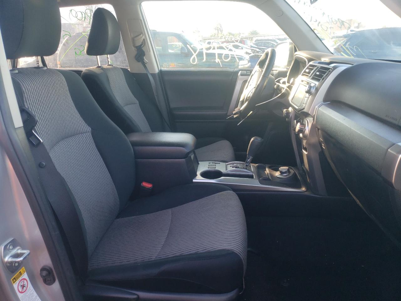 Photo 5 from auction – 2018 TOYOTA 4RUNNER SR with VIN JTEBU5JR9J5568903