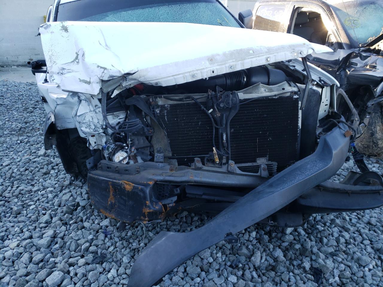 Photo 9 from auction – 2005 FORD F150 with VIN 1FTRX12W05NA06675
