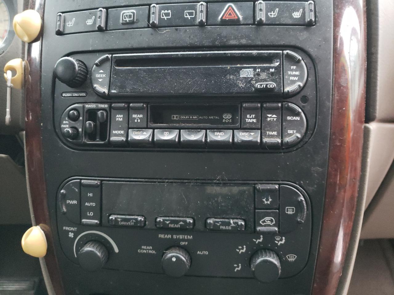 Photo 9 from auction – 2003 CHRYSLER TOWN AND C with VIN 2C8GP54L73R354974