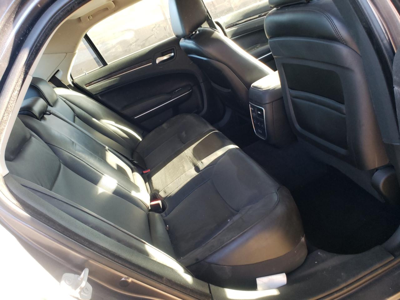 Photo 6 from auction – 2017 CHRYSLER 300C with VIN 2C3CCAEG1HH662522