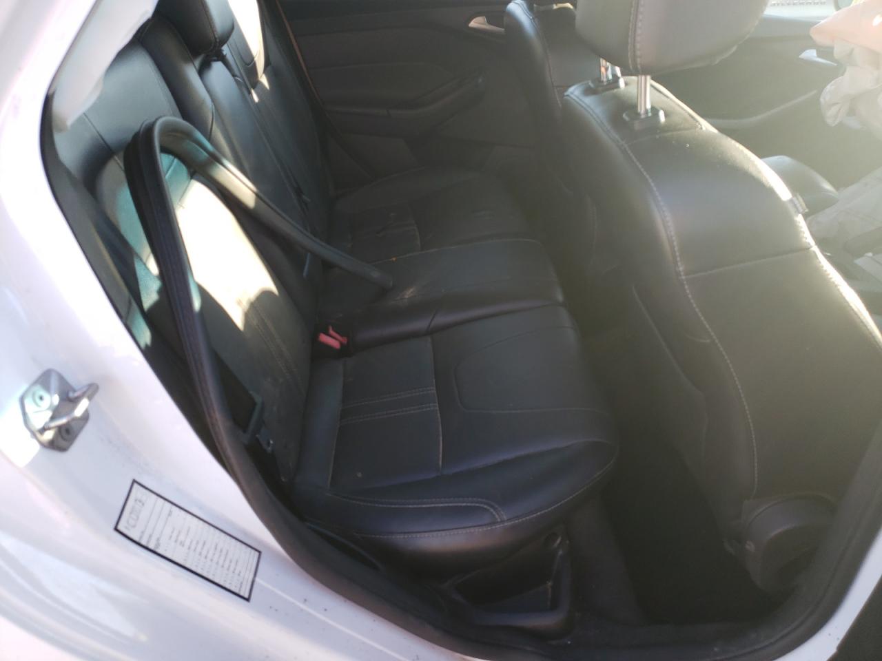 Photo 6 from auction – 2014 FORD FOCUS SE with VIN 1FADP3K2XEL324937