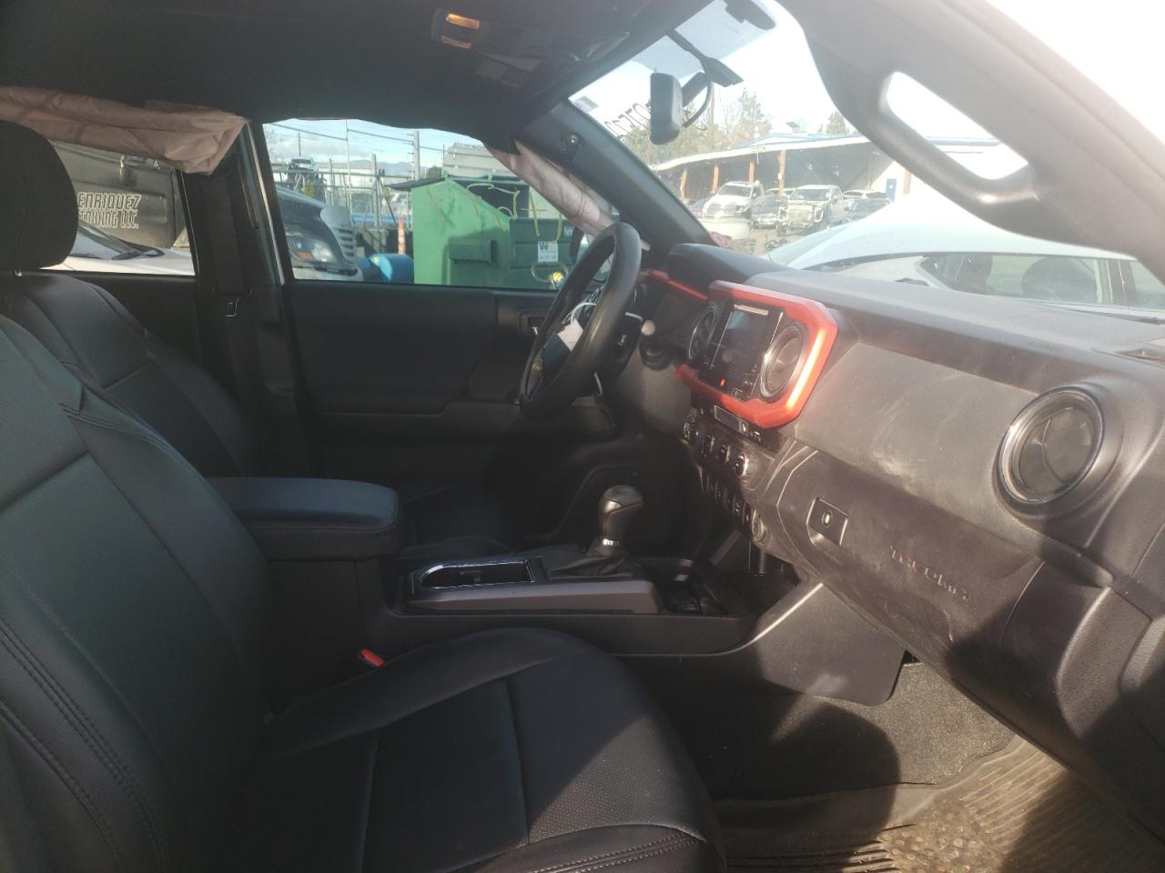 Photo 5 from auction – 2017 TOYOTA TACOMA DOU with VIN 3TMCZ5AN4HM077599