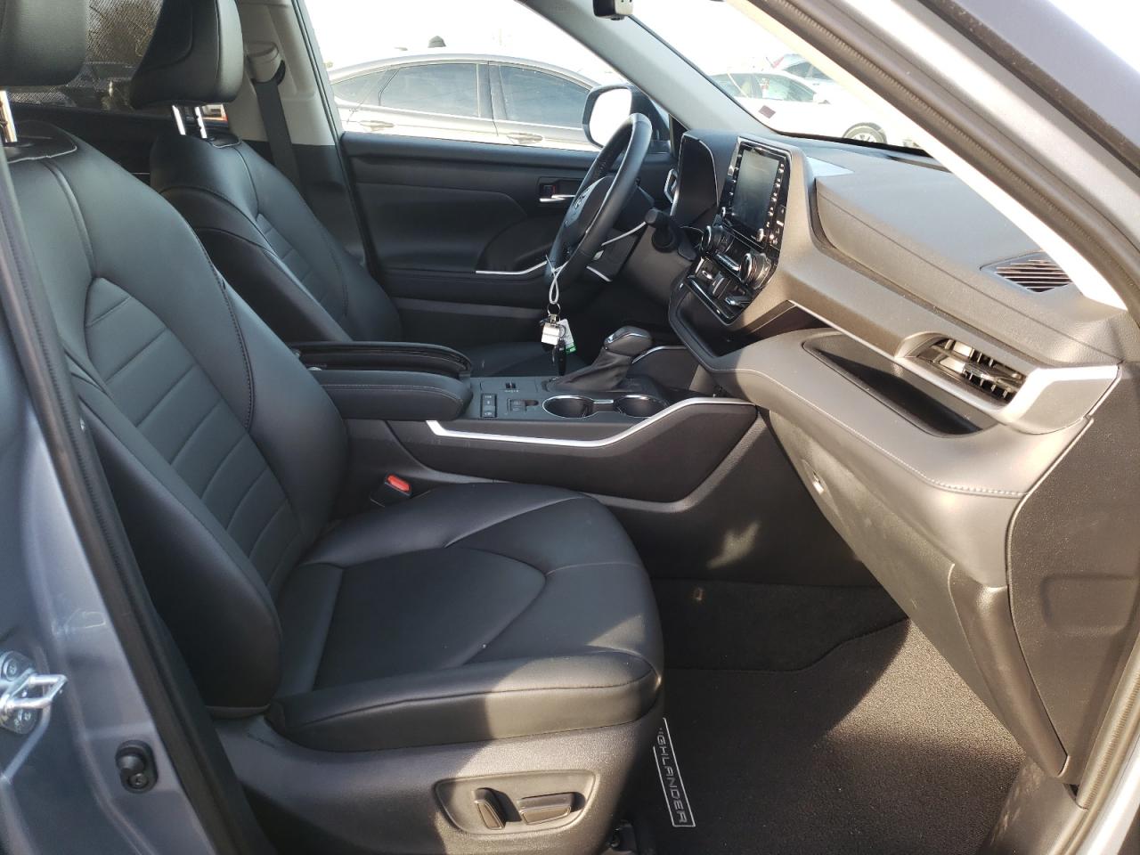 Photo 5 from auction – 2021 TOYOTA HIGHLANDER with VIN 5TDGZRAH6MS039188