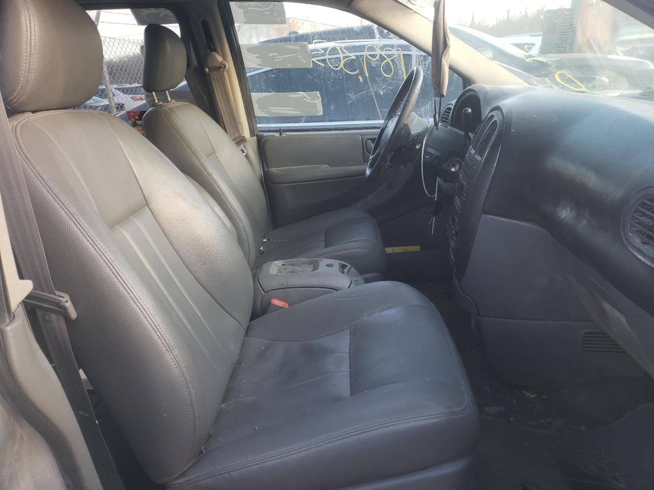 Photo 5 from auction – 2005 DODGE GRAND CARA with VIN 2D8GP44L75R423274