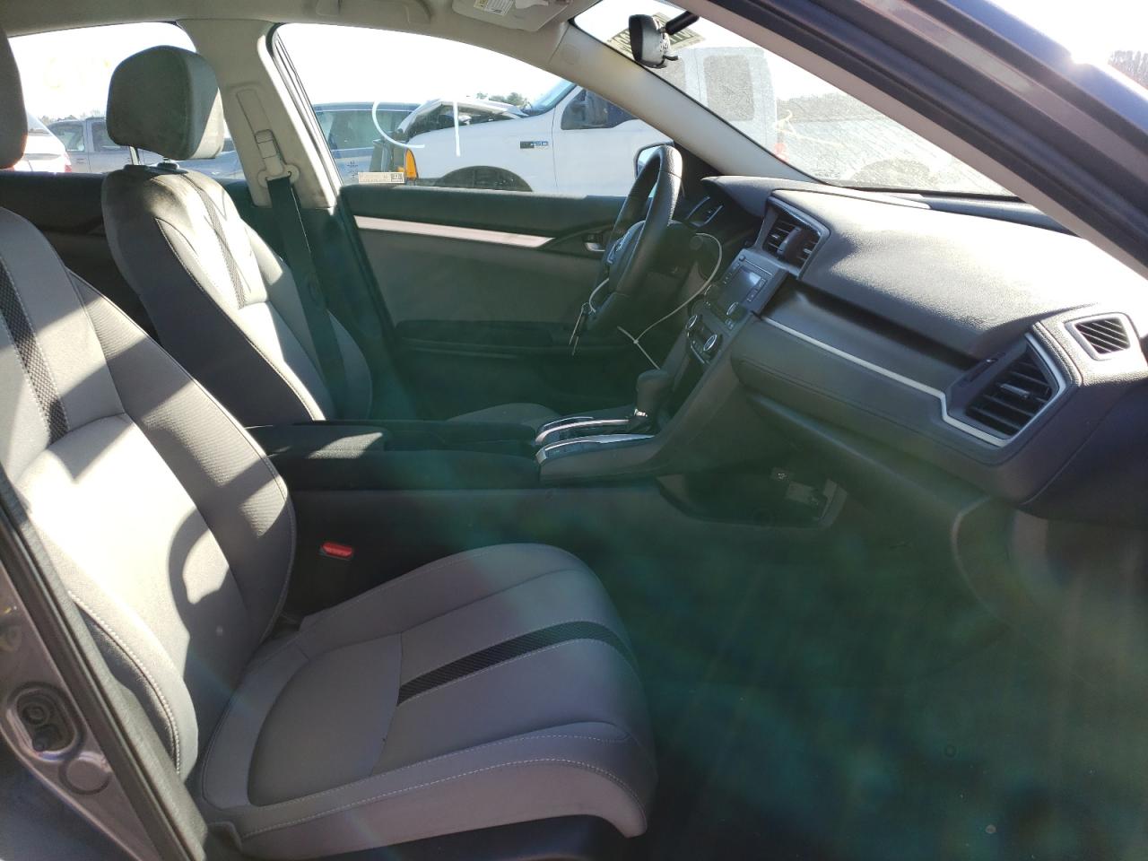 Photo 5 from auction – 2019 HONDA CIVIC LX with VIN 19XFC2F68KE049059