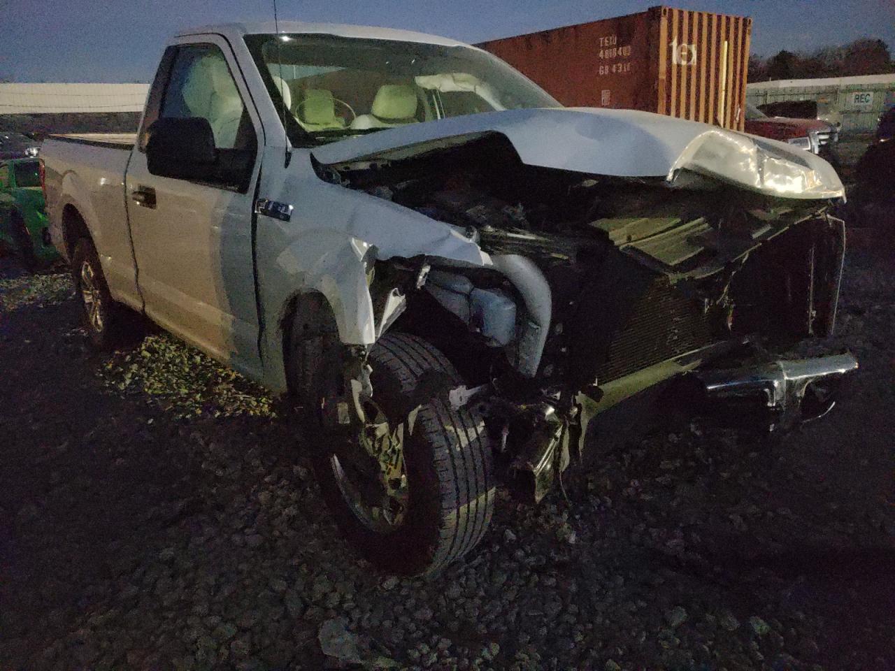 صورة رقم 1 من المزاد - 2017 FORD F150 مع VIN 1FTMF1C80HFB97980
