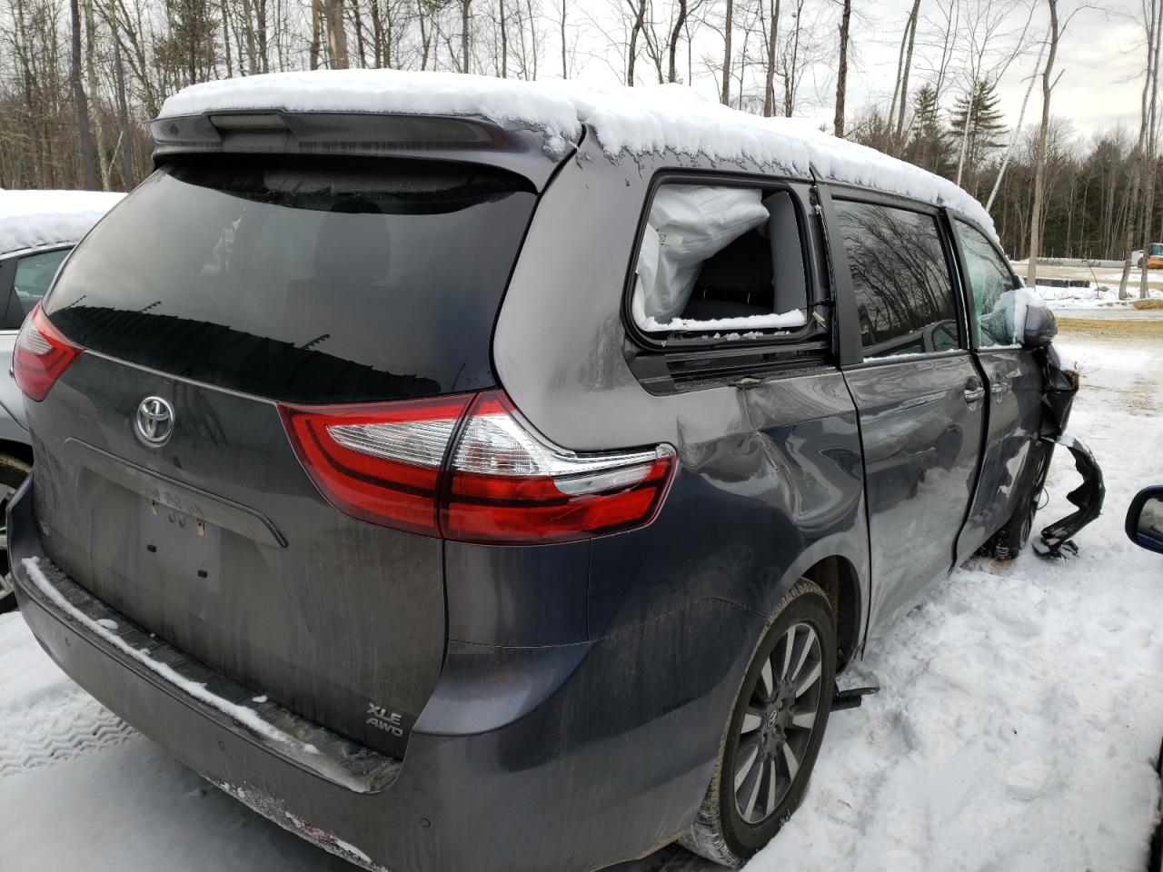 Photo 4 from auction – 2018 TOYOTA SIENNA XLE with VIN 5TDDZ3DC6JS204894