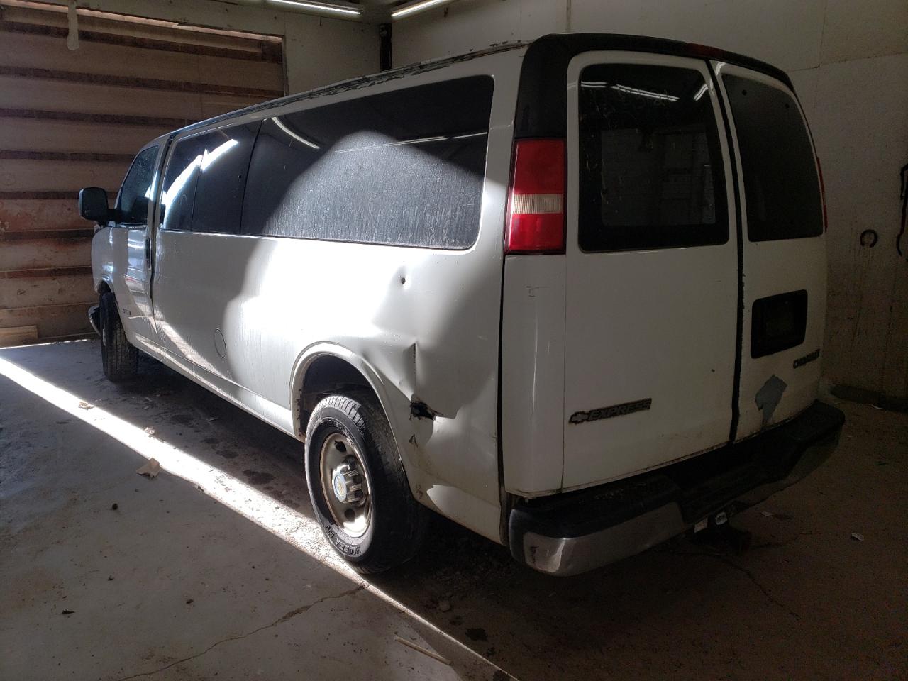 Photo 3 from auction – 2003 CHEVROLET EXPRESS G3 with VIN 1GAHG39U231213836