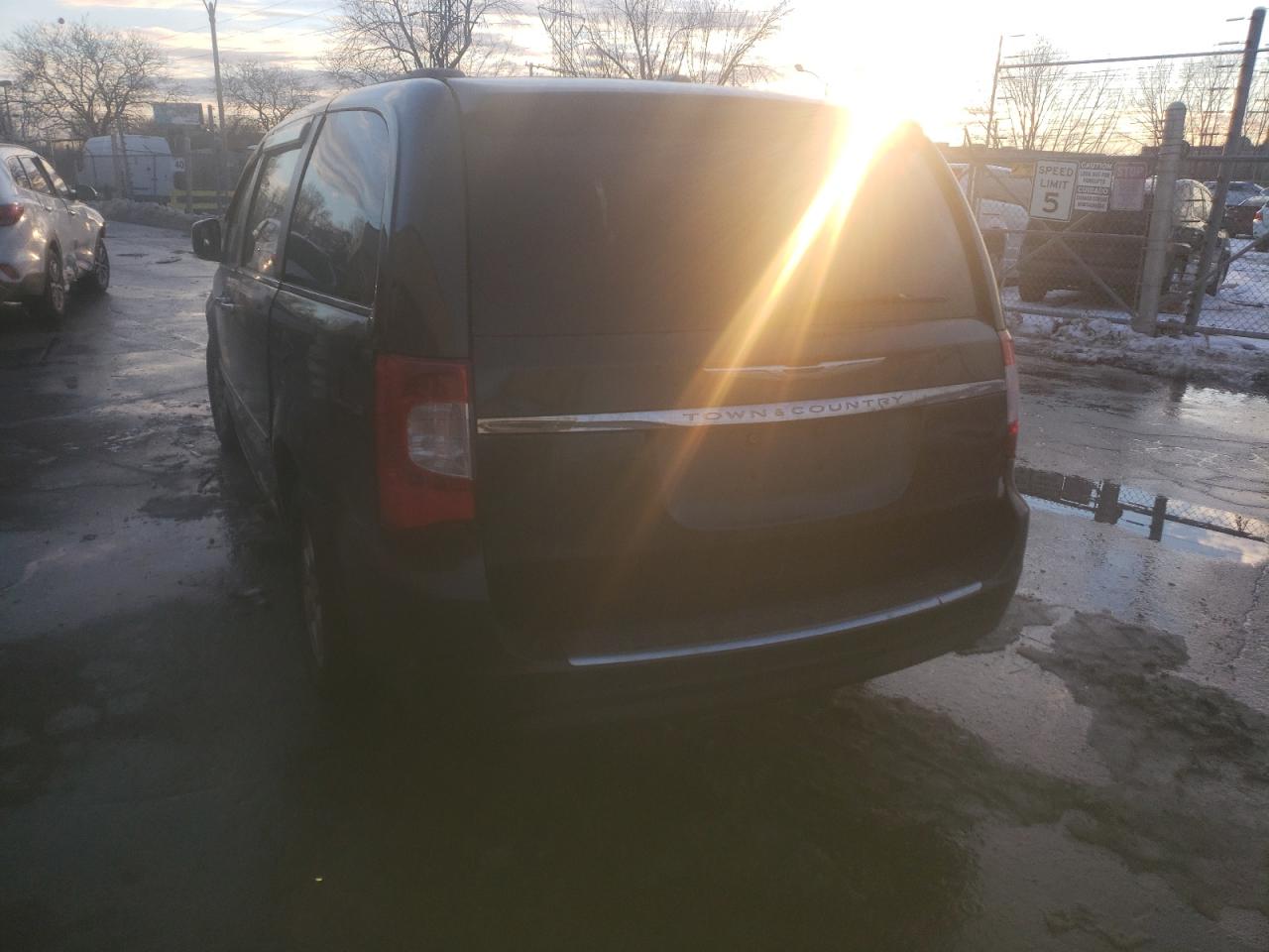 Photo 3 from auction – 2012 CHRYSLER TOWN & COU with VIN 2C4RC1BG4CR188403