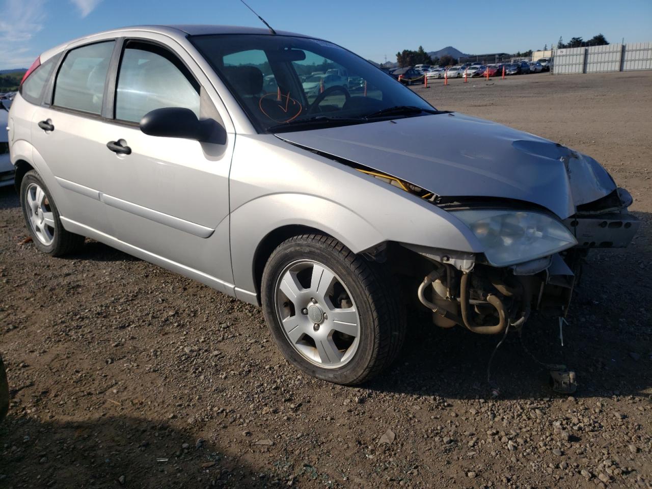 FORD FOCUS ZX5 2005 with VIN 3FAFP37N95R139159 - Photo from auction
