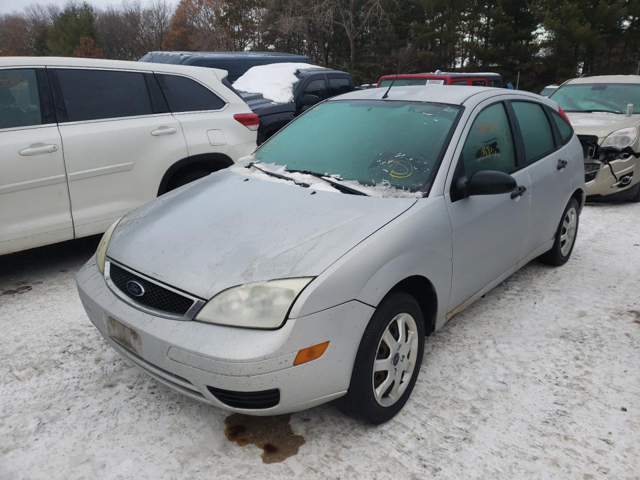 Photo 2 from auction – 2005 FORD FOCUS ZX5 with VIN 3FAFP37N95R133975