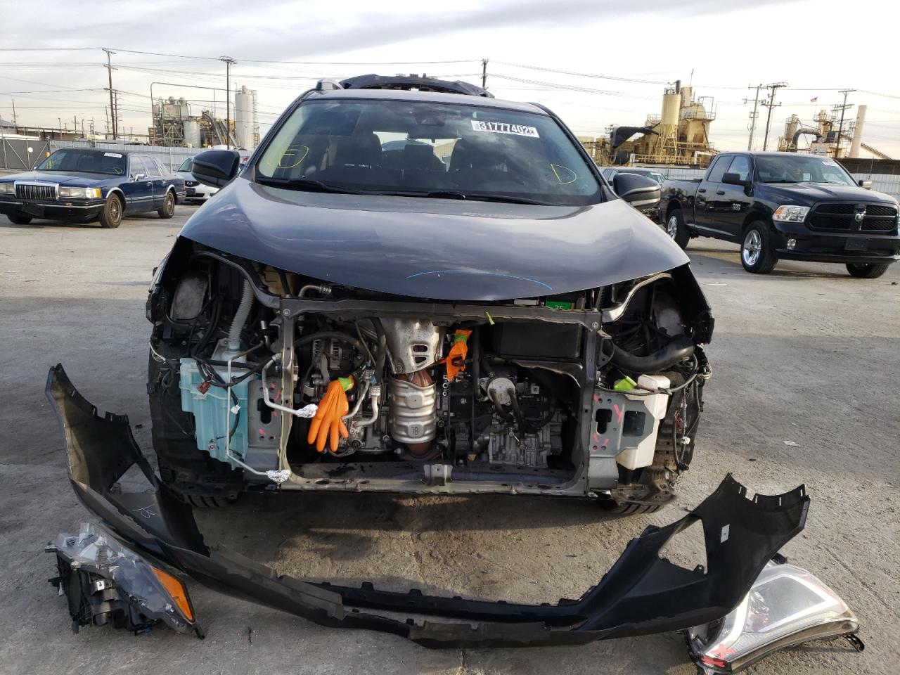 Photo 9 from auction – 2018 TOYOTA RAV4 LE with VIN JTMZFREV2JJ162433