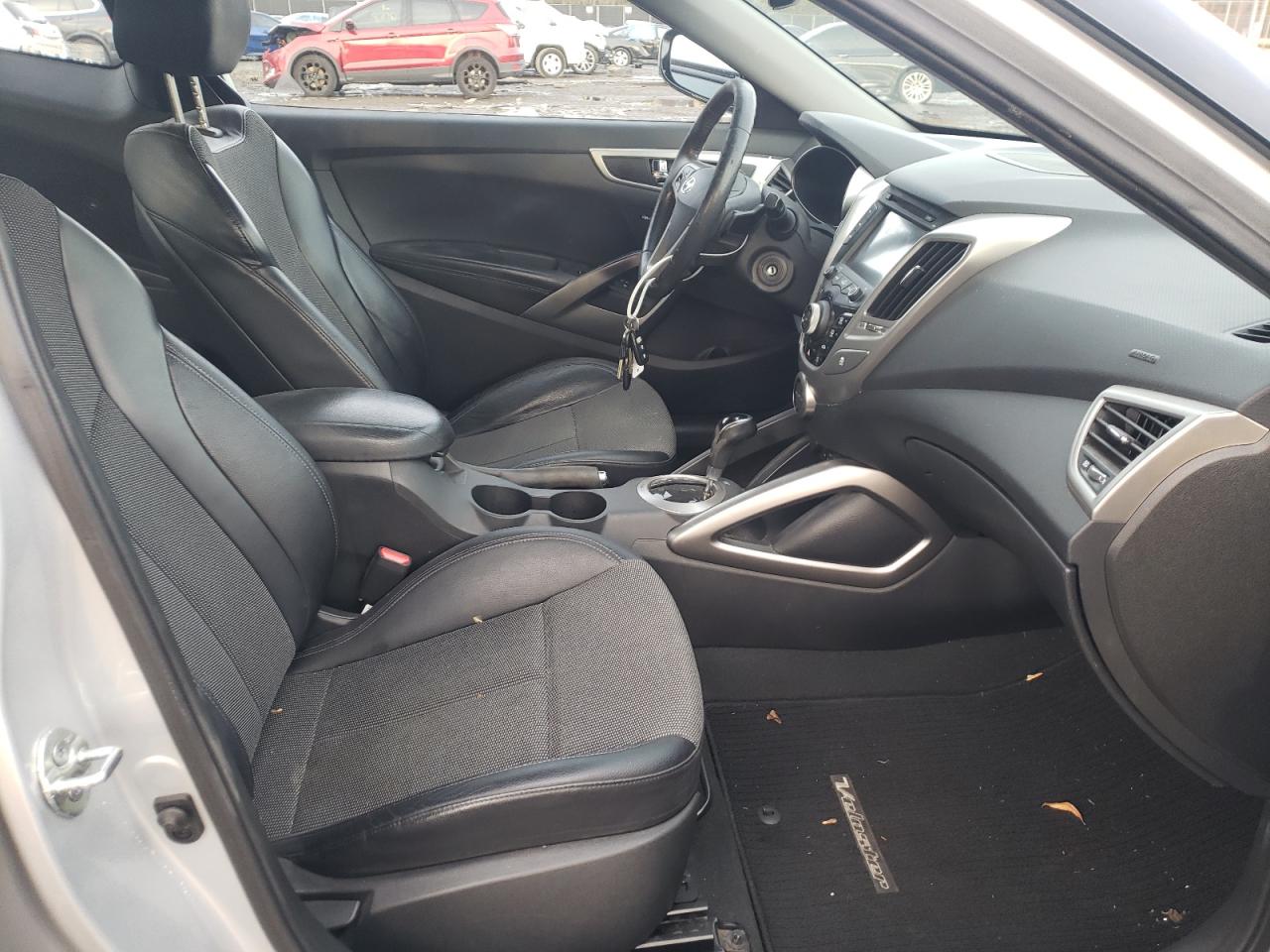 Photo 5 from auction – 2013 HYUNDAI VELOSTER with VIN KMHTC6AD6DU131002