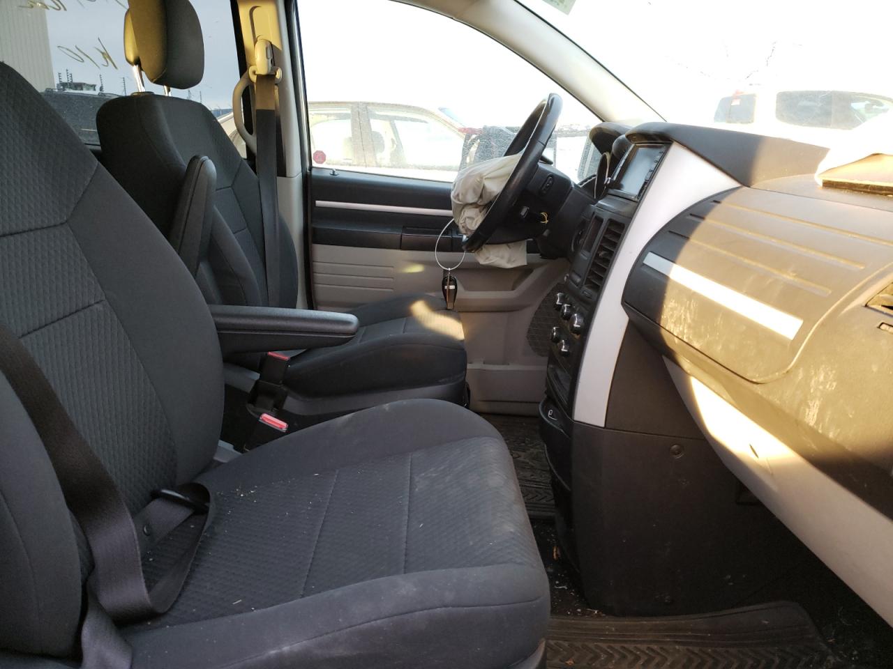 Photo 5 from auction – 2010 DODGE GRAND CARA with VIN 2D4RN4DE7AR252148