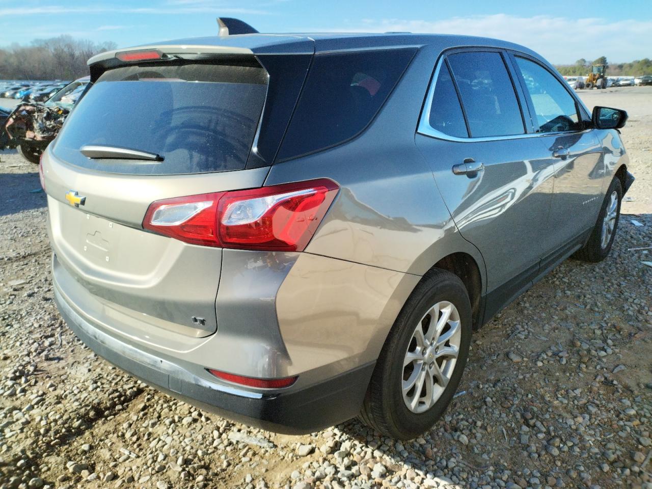 Photo 4 from auction – 2018 CHEVROLET EQUINOX LT with VIN 3GNAXJEV5JS646937