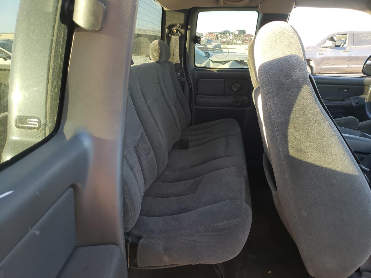 Photo 6 from auction – 2004 CHEVROLET SILVERADO with VIN 2GCEC19T941320380
