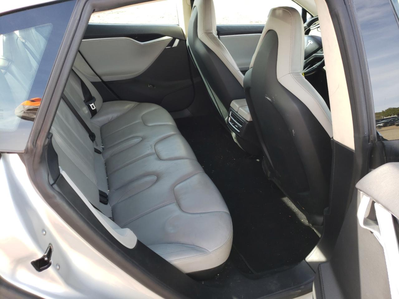 Photo 6 from auction – 2013 TESLA MODEL S with VIN 5YJSA1CN7DFP15528
