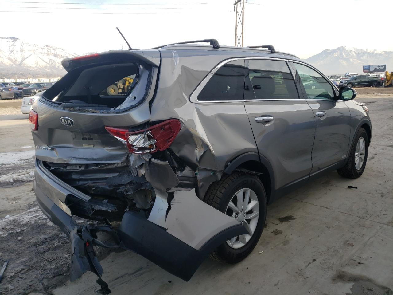 Photo 4 from auction – 2017 KIA SORENTO LX with VIN 5XYPGDA55HG190489
