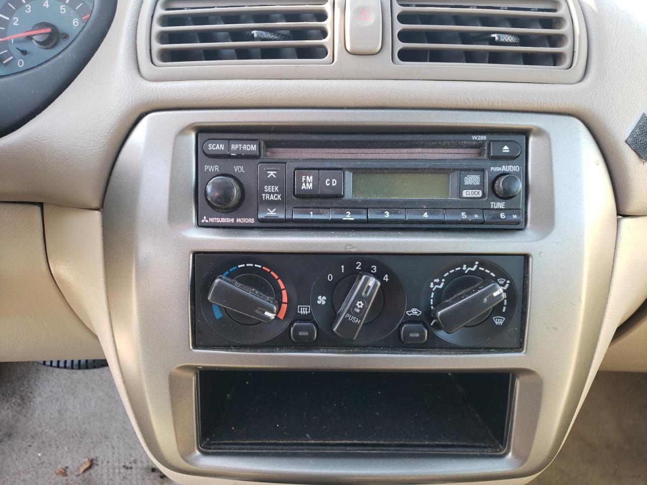 Photo 9 from auction – 2002 MITSUBISHI GALANT with VIN 4A3AA46G62E143440