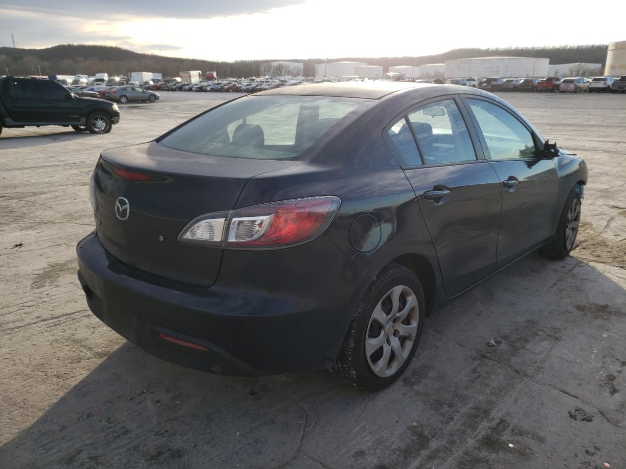 Photo 4 from auction – 2011 MAZDA 3 I with VIN JM1BL1UF1B1452184