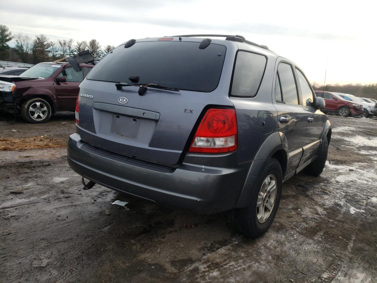 Photo 4 from auction – 2004 KIA SORENTO EX with VIN KNDJC733945325586