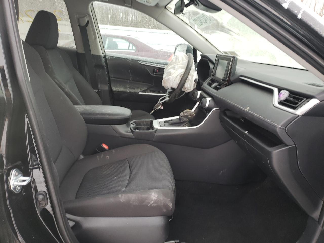 Photo 5 from auction – 2021 TOYOTA RAV4 LE with VIN 2T3F1RFV8MC223517