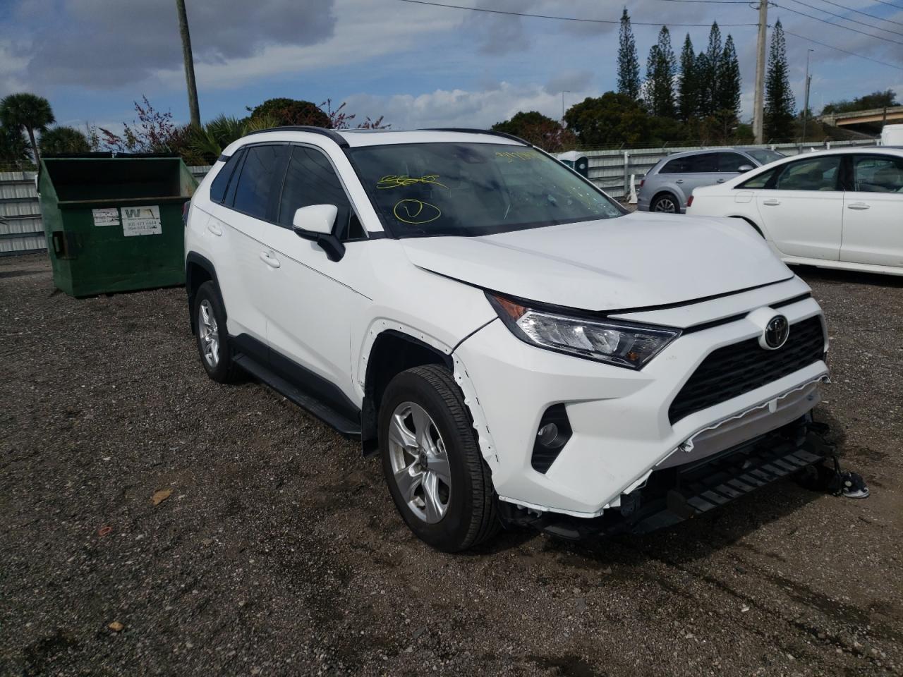 TOYOTA RAV4 XLE 2021 with VIN 2T3W1RFV8MC158653 - Photo from auction
